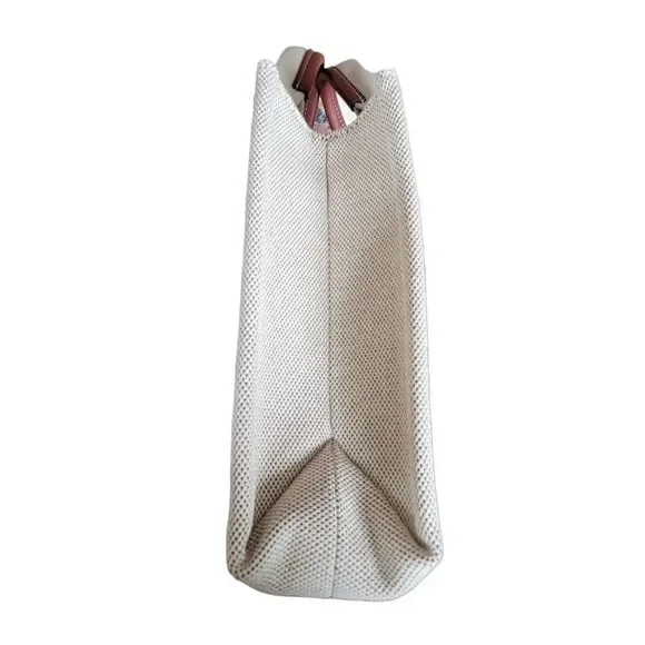 Chloé Woody Small Tote Handbag - Picture 4 of 17